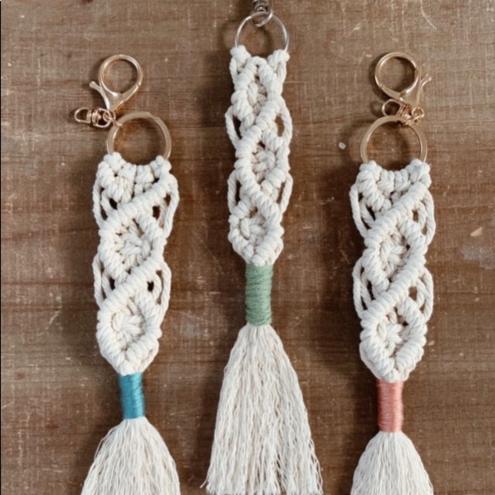 Macramè Keychain - Picture 2 of 2